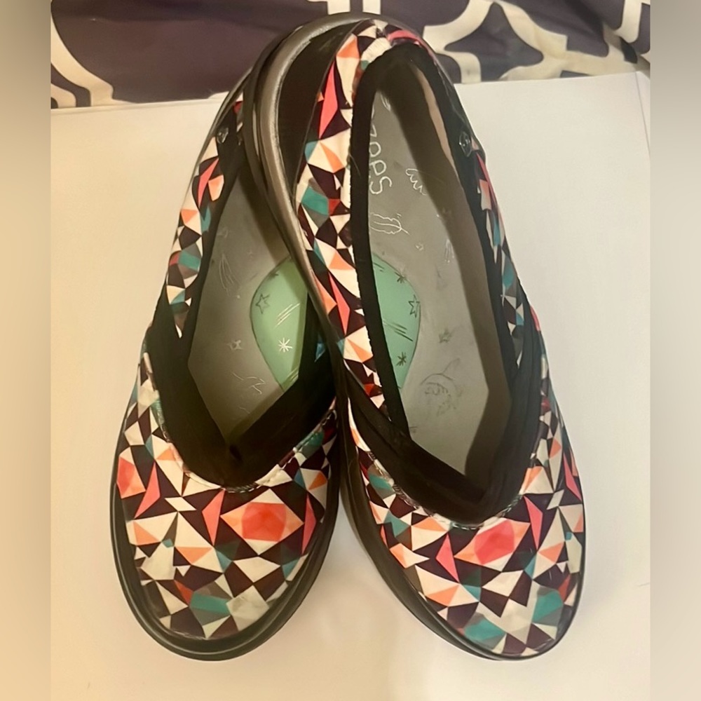 BZees Flawless Slip on Shoes Size 8.5M